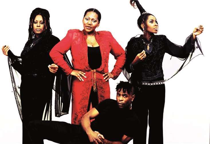 Boney M feat. Liz Mitchell im roten Kleid.Privat