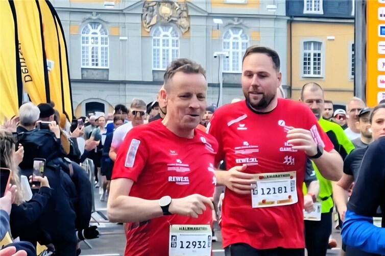 Bonn - HM - Ivo Baumgart und Tim Zimmer mit letzen Absprachen für ihren erfolgreichen Lauf