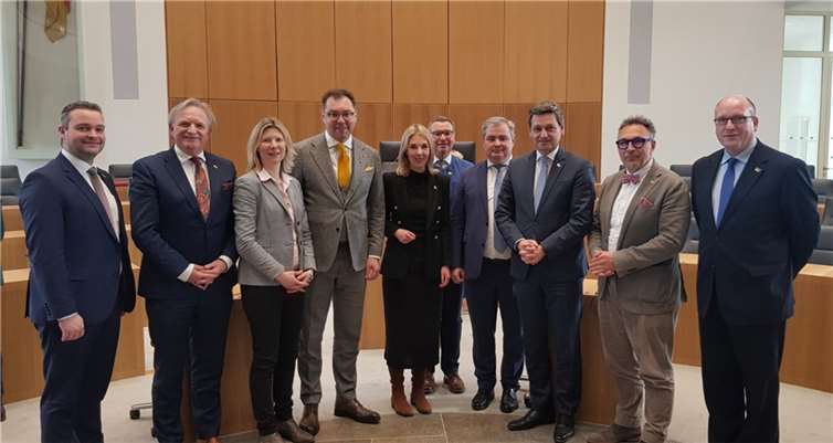 Botschafter Makeiev mit den Mitgliedern der CDU-Landtagsfraktion.  Foto: privat