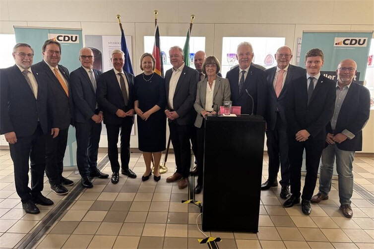 Botschafterin mit Ehrengästen und CDU Vorstand beim Rheinbacher Festakt zum Tag der Deutschen Einheit