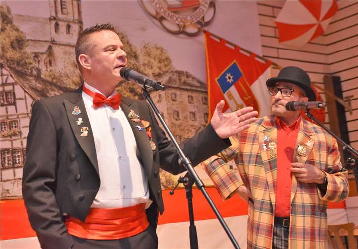 „Botz und Bötzche“ (Rainer Krewinkel und Hans-Dieter Hahn) mussten als Eisbrecher als erste auf die Bühne.