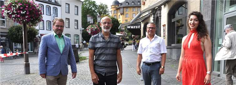 Brachten ein tolles Progamm auf die Oktogon-Bühne: v.l.Wolfgang Treis, Marty Jabara, Daniel Ris und Wiebke Isabella Neulist. Fotos: BS