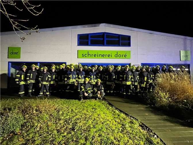 „Brand einer Schreinerei im Gewerbegebiet Salzheck“ lautete das Einsatzstichwort für die Feuerwehren aus Dieblich, Niederfell und Kobern-Gondorf. Quellen: Förderverein Feuerwehr Dieblich e.V.