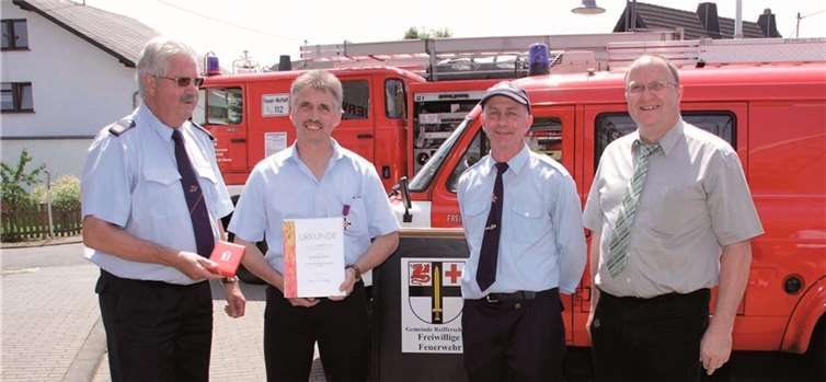 Brandmeister Andreas Bohn bekam mit dem Deutschen Feuerwehr-Ehrenkreuz in Silber eines der höchsten Auszeichnungen des Deutschen Feuerwehrverbandes verliehen.-SES-