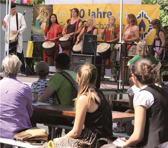Brasilianische Musik und Bewegung, Bollywood/indischer Tanz und Trommelworkshops erwarten die Gäste.