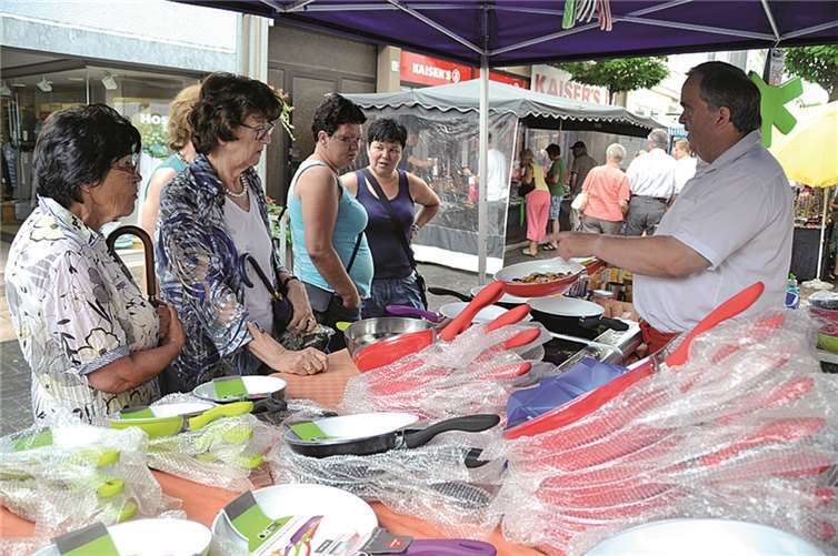 Bratkartoffeln fast ohne Fett wurden auf den beschichteten Keramikpfannen gebrutzelt.