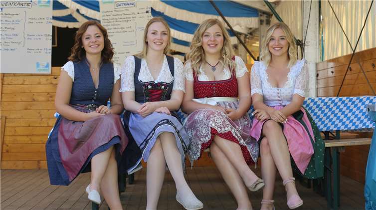 Brauchtum und traditionelle Werte werden in Insulauch noch von den jungen Menschen gelebt.