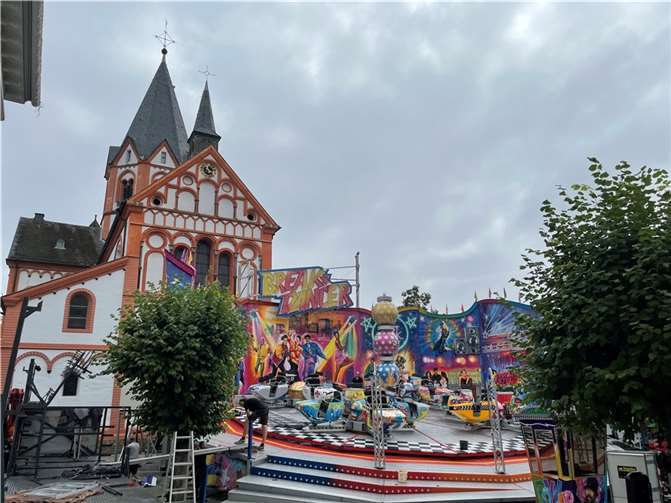 Breakdancer vor der Pfarrkirche. Foto: ROB