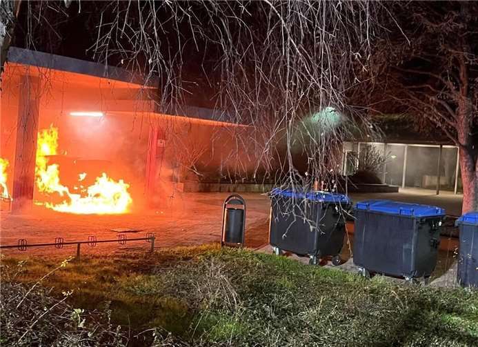 Brennendes Auto in Sinzig.  Foto: Freiwillige Feuerwehr Sinzig