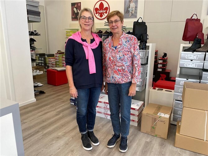 Brigitte Gafinen und Gisela Dieringer nehmen sich Zeit für jeden Kunden. Foto: ROB
