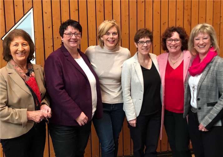 Brigitte Lenzen, Bettina Salzmann, Bundesministerin Julia Klöckner, CDU Parteivorsitzende Annegret Kramp-Karrenbauer, FU Vorsitzende Gaby Franzen, Anke Beilstein MdL. Foto: CDU