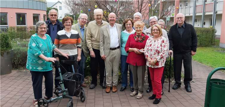 Brigitte Meyer-Rudat, Ingo Degner (stellv. Vorsitzender Seniorenbeirat), Rita Arleth, Lothar Breme, Helmut Hansen, Edgar Kühlenthal (Seniorenbeirat), Margit Simon, Ursula Eichstädt, Monika Göbel-Zenz, Arno Link – dahinter von rechts – Renate Lambert, Ingeborg Jöhnke und Imke Wagner.Foto: privat