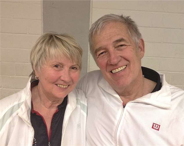 Brigitte und Dieter Prax, Meister im Mixed O 65, spielen seit 50 Jahren zusammen. privat