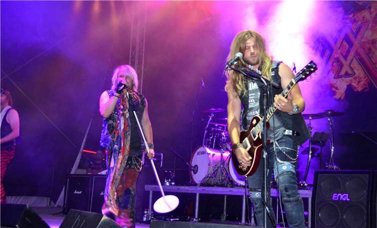 Bring back the 80th hieß es bei den Songs der Paderborner Band Kixx.