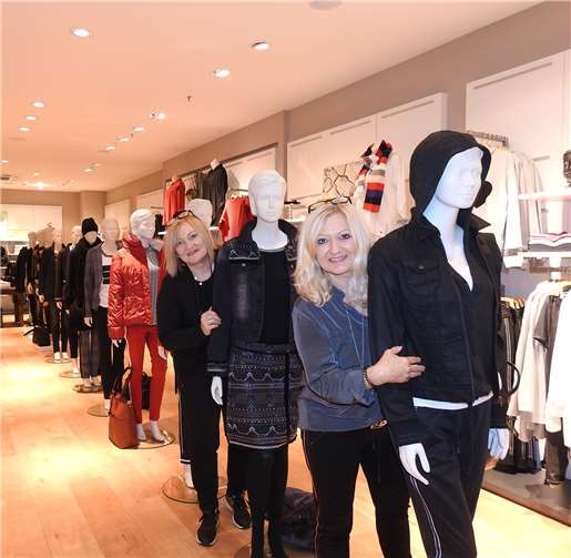 Britta Riedel-Pflügner und Atwiga Bischoff gehen gut gelaunt in die nächsten Jahre.WAMFO.DE