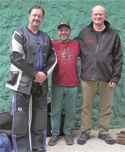 Bronze für die BSC-KK 50m - Auflageschützen Gerd Stenzel, Ernst-Peter Heinen, Peter Jung und nochmal Bronze für E.-P. Heinen (Mi) im Vorderladerschießen, Steinschloßflinte. privat