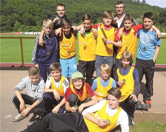 Bronzemedaillen für das Team Jungen WK IV mit Herrn Brauns und Herrn Jüngermann.