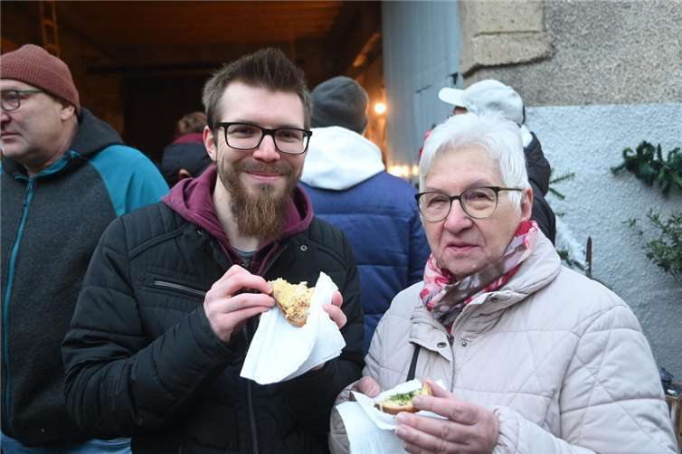 Brot mit Raclette-Käse war heiß begehrt.