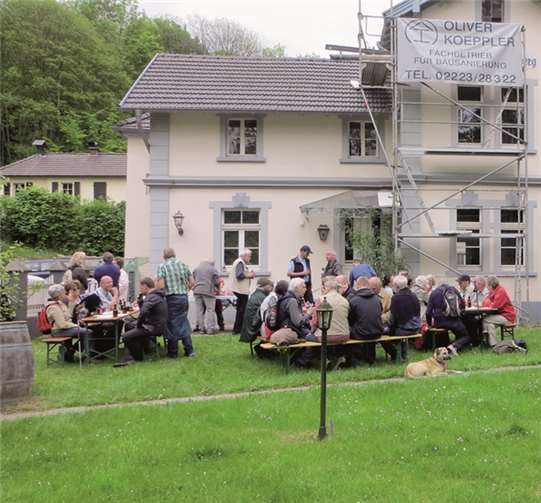 Brotzeit am Weingut Menzenberg. privat