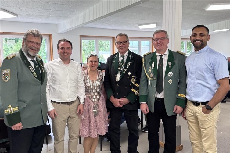 Brudermeister Hans Oskar Degen mit den Ehrengästen