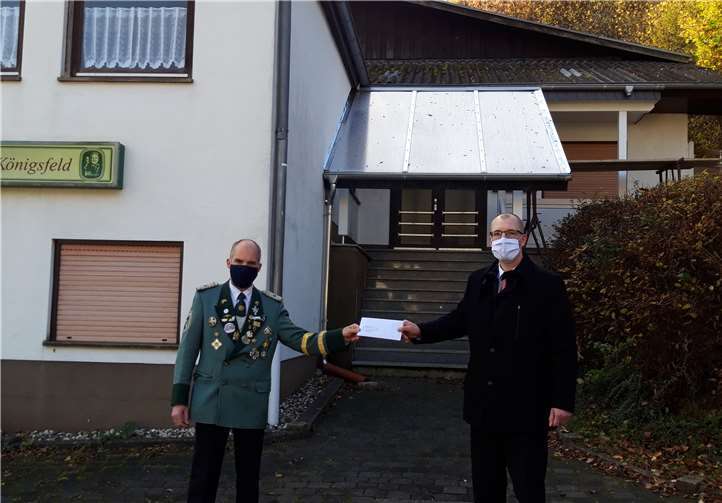 Brudermeister Markus Füllmann freute sich über die großzügige Spende der KSK Ahrweiler. Foto: privat