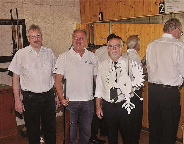 Brudermeister Rudi Rörig präsentierte den Preisadler.