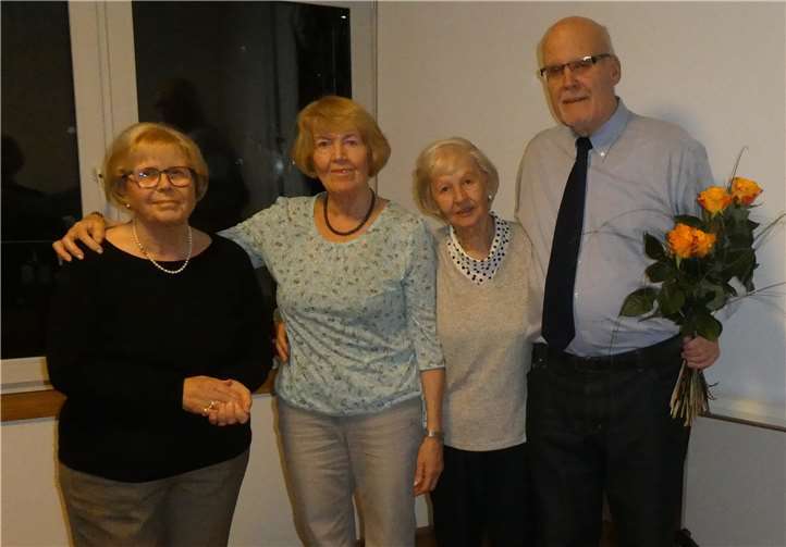 Bruni Velden, Irmgard Kutscher, Liane Barg und Martin Sandmann (v. l.) trugen mit ihren Gedichten zur Unterhaltung bei.