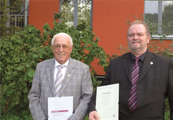 Bruno Etscheid und Matthias Weber wurden vom Kreischorverband Neuwied geehrt. Privat