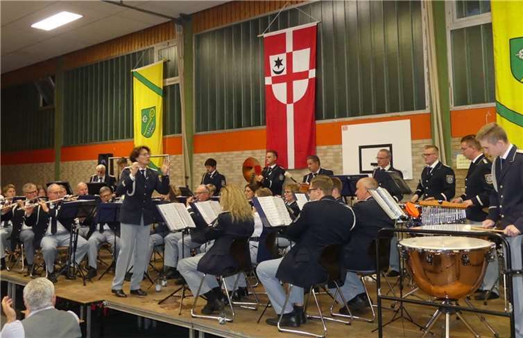 Bruno Klinkner, Vereinsvorsitzender des MV Brohl, übernahm am Konzertabend die Moderation.