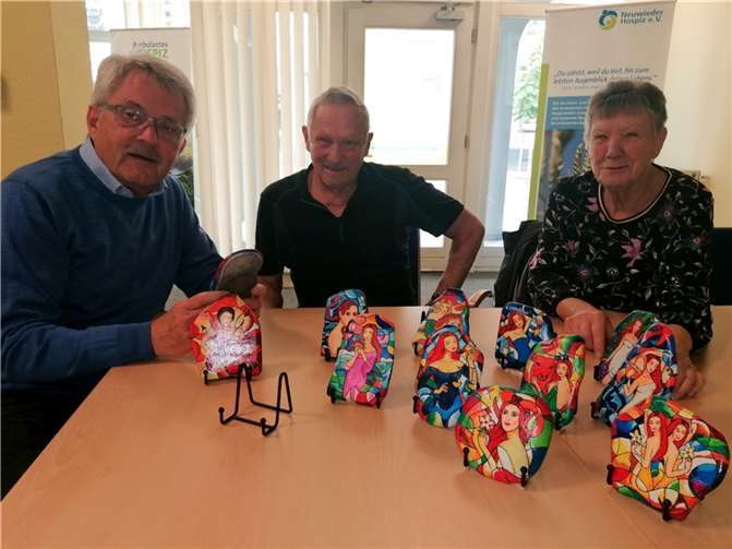 Bruno und Marlies Hilllen aus Rheinbrohl spendeten an das Hospiz.  Foto: Hospizverein Neuwied