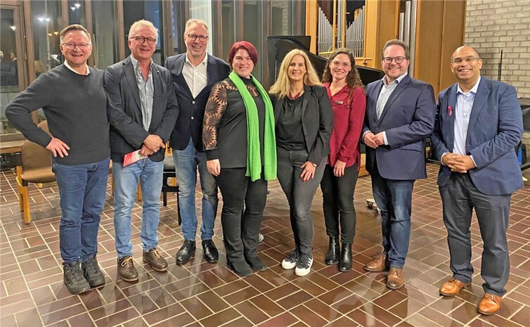 Brustkrebs ist die häufigste Krebsform bei Frauen – über 70.000 Frauen erkranken jährlich in Deutschland neu daran. Die Diagnose stellt Betroffene und ihr Umfeld häufig vor große Herausforderungen. Aus diesem Anlass hat das Gesundheitsamt Mayen-Koblenz jüngst die Informationsveranstaltung „Medizin trifft Musik“ zum Thema Brustkrebs in und mit der evangelischen Kirchengemeinde Koblenz-Karthause organisiert. Foto: Kreisverwaltung MYK/Lea Felbecker