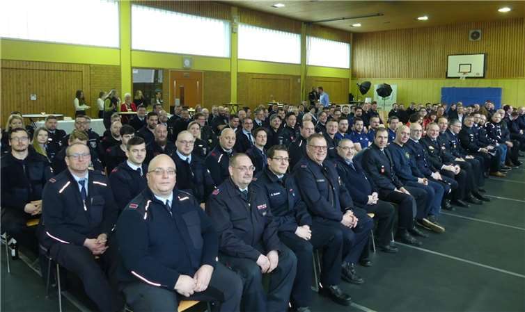 Bruttig-Fankel wurden die ersten 180 Helferinnen und Helfer für ihren Hilfseinsatzes an der Ahr mit der rheinland-pfälzischen Flutmedaille geehrt. Foto:TE