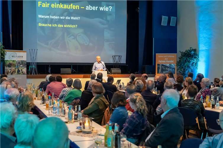 Buchautor Frank Frank Herrmann referierte zum Thema Fairer Handel.