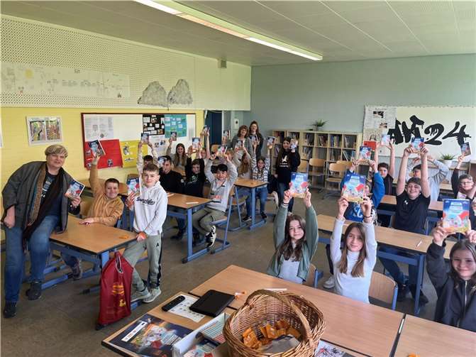 Buchgeschenke brachten die Augen zum Strahlen. Foto: Martin Kussel
