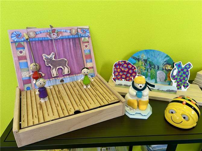 Buchtheater, Sami der Lesebär und BeeBots sind nur ein paar der vielen neuen Angebote aus der Bibliothek der Dinge.  Foto: Eva Dreiser / Stadtverwaltung Lahnstein