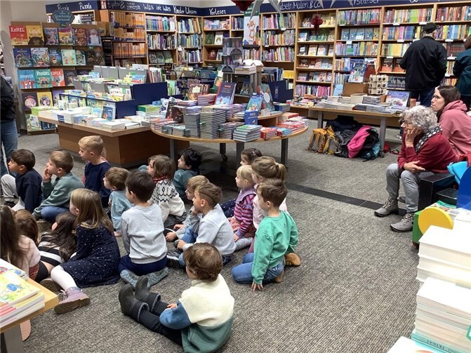 Bücher, Sprachen und Rechte: Eine Woche voller Entdeckungen in der KiTa Don Bosco. Foto: Cindy Klaas