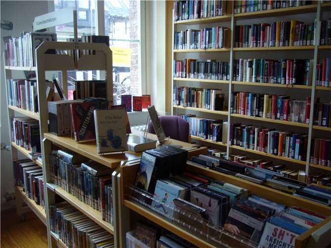 Bücher und Hörbücher für Erwachsene.privat