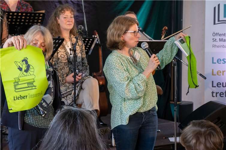 Büchereileiterin Daniela Hahn erklärte, wie Kinder bibfit werden.