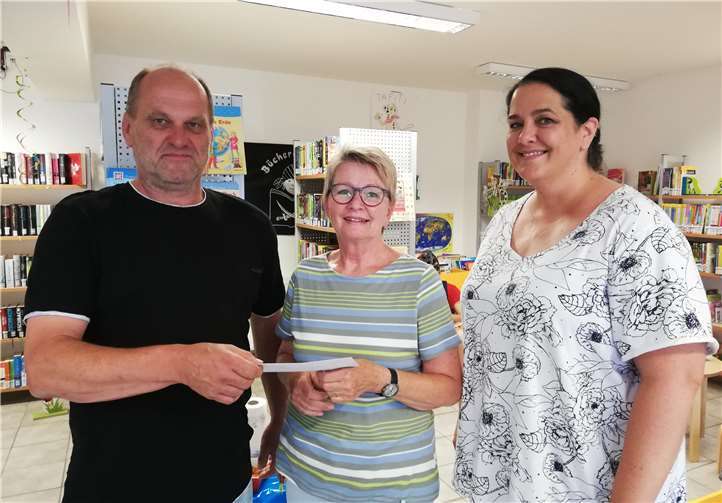 Büchereileiterin Ruth Wonnemann freute sich über die Spende. Foto: privat