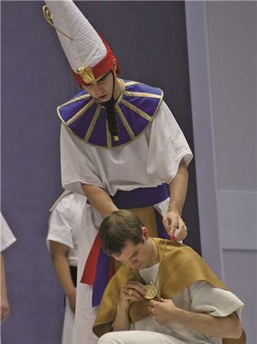 Bühnenstück mit Szenen aus der biblischen Geschichte.privat