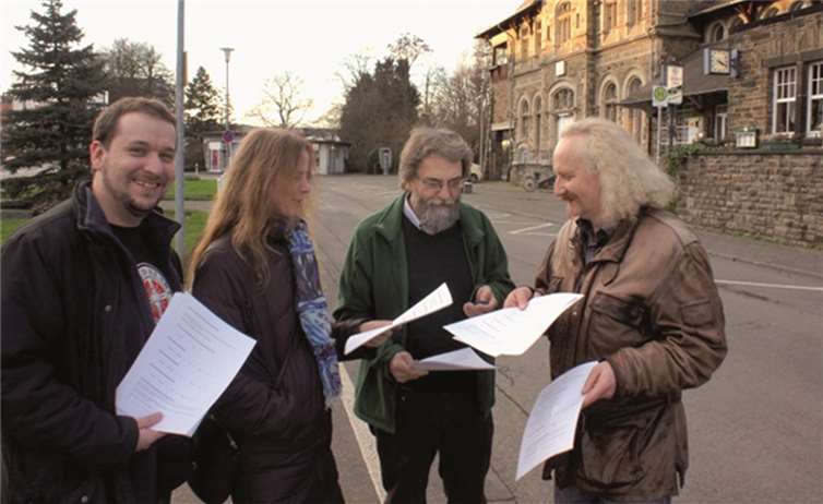 Bündnis 90/ Die Grünen befragten Schüler zum Bus und Bahnverkehr. privat