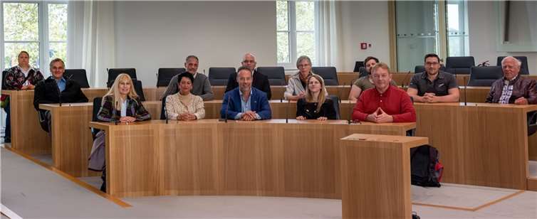 Bürger und Mitglieder der AfD aus Neuwied und ganz Rheinland-Pfalz haben sich auf Einladung des Neuwieder Landtagsabgeordneten und stellvertretenden Vorsitzenden der AfD-Landtagsfraktion Dr. Jan Bollinger (AfD) über die politische Arbeit im Mainzer Landtag informiert. Foto: AfD