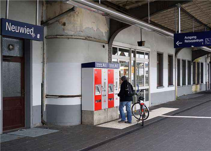 Deutsche Bahn will Neuwieder Bahnhof verkaufen Bürger und Stadtverwaltung sind sich einig: Die Servicestelle mit Ticketschalter müssen langfristig erhalten bleiben.