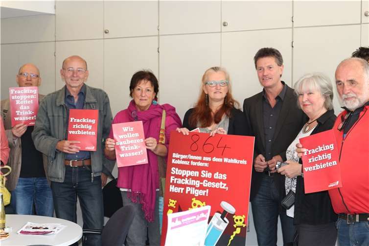 Bürger/Innen fordern den Stopp des Fracking-Gesetzesentwurfes. privat