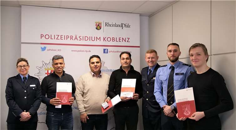 Leben gerettet und Dieb gestellt Bürgerehrung durch POR Eduard Schaab. Quelle: Polizeipräsidium Koblenz