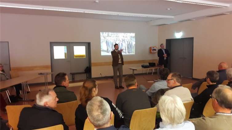 Bürgergespräch mit den Mitgliedern der Projektgruppe Andreas Buss (rechts) und Torsten Krümmel. Foto: privat