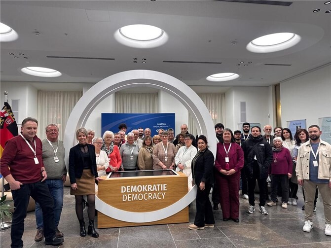 Bürgerinnen und Bürger aus dem Wahlkreis Neuwied erlebten einen interessanten Tag im Mainzer Landtag.  Foto: Lana Horstmann