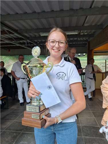 Bürgerkönigin Annika Schmittgen.  Fotos: privat