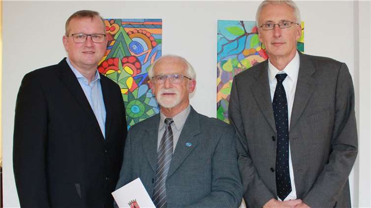 Bürgermeister Achim Juchem, Alfred Pohl und der Direktor des Amtsgerichts Bad Neuenahr-Ahrweiler, Jürgen Powolny. privat