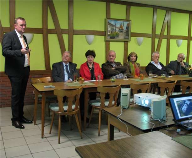 Bürgermeister Achim Juchem beim Vortrag.privat